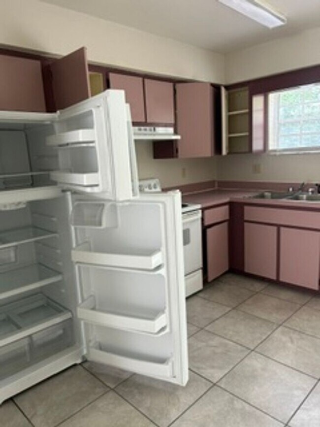 Building Photo - 10559 Chalmer St