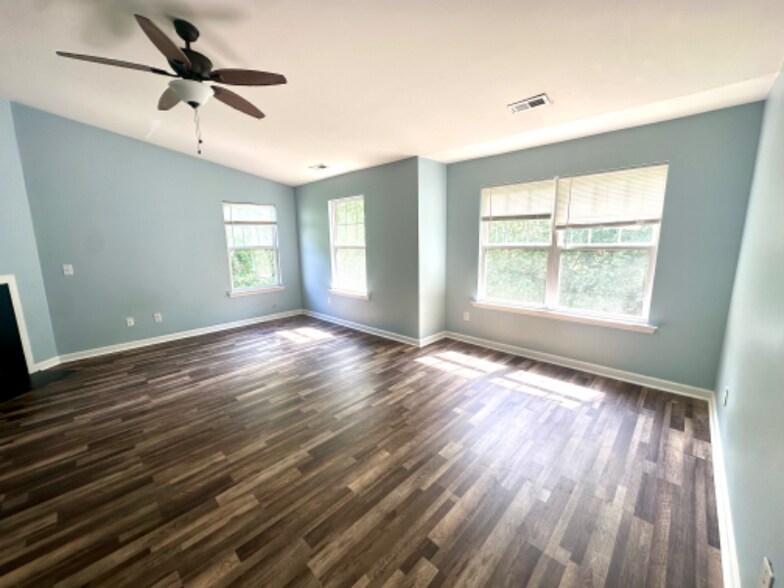Building Photo - 2231 Raven Rd