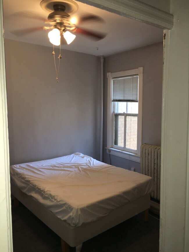 Building Photo - 219 C St NE