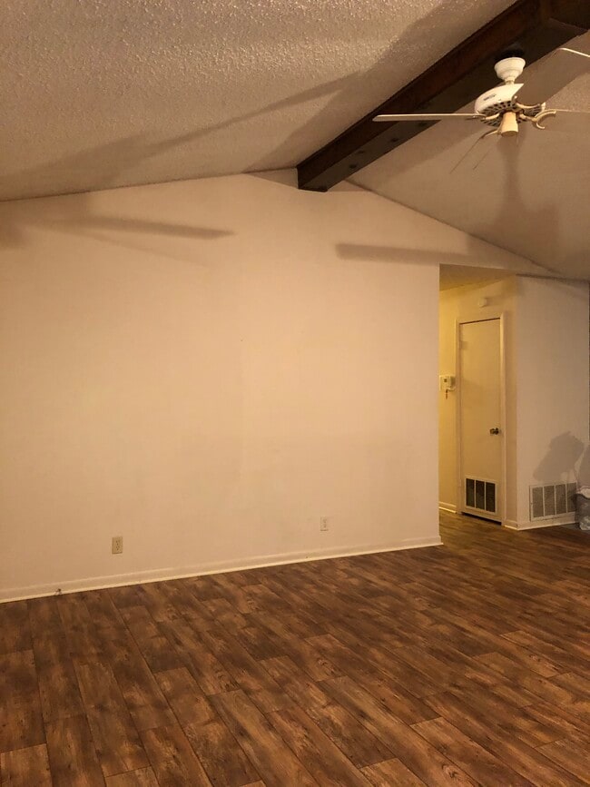 Building Photo - 309 Woodhaven Dr