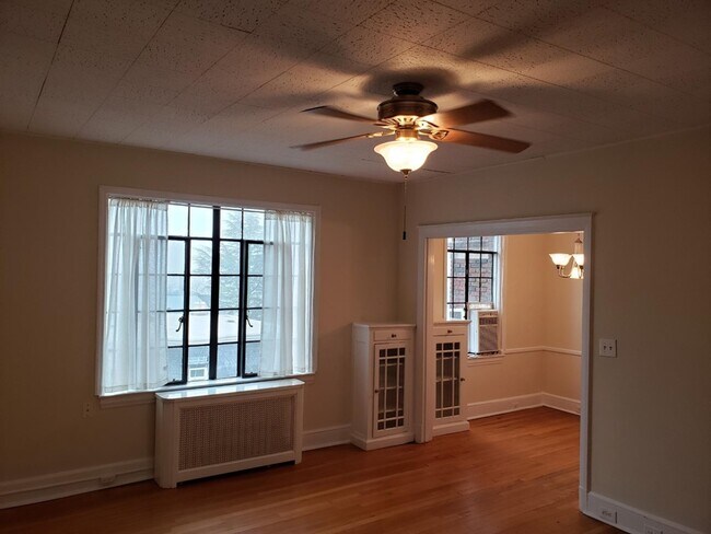 Building Photo - 1305 N Broom St