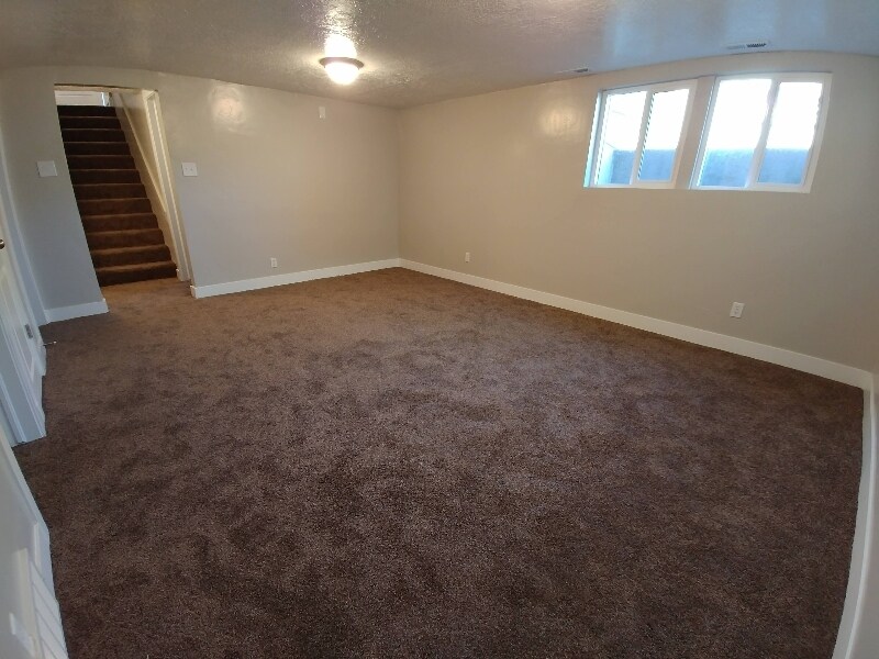 Building Photo - 383 E 400 N