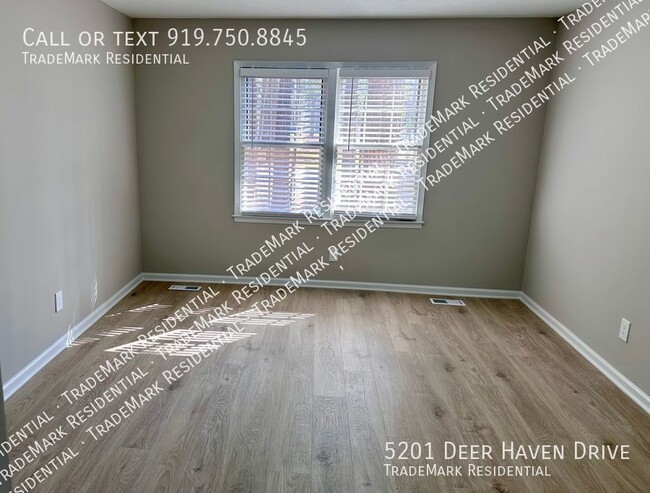 Building Photo - 5201 Deer Haven Dr