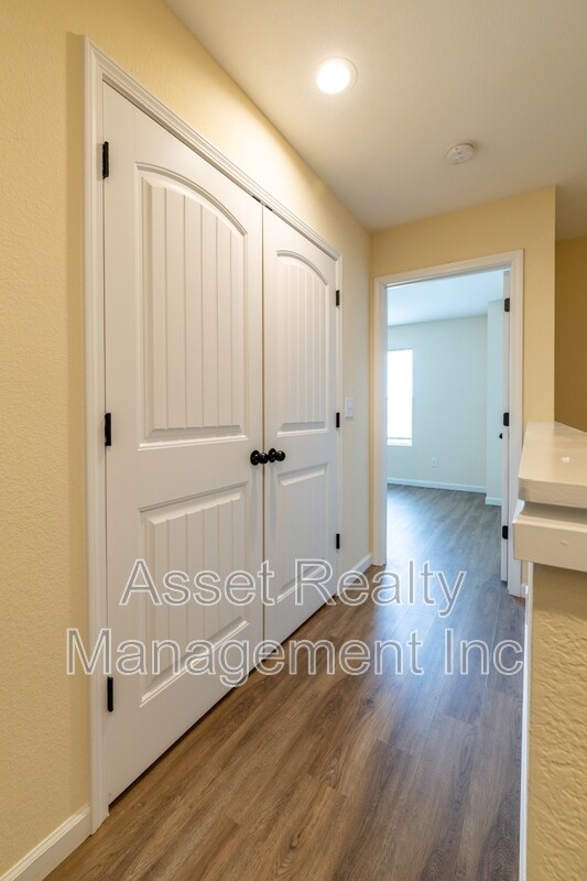 Building Photo - 923 Warrior Hill Dr