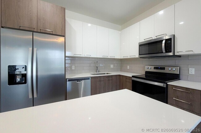 Building Photo - 405 NE 35th Ct