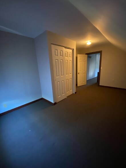 Building Photo - 2454 River Rd