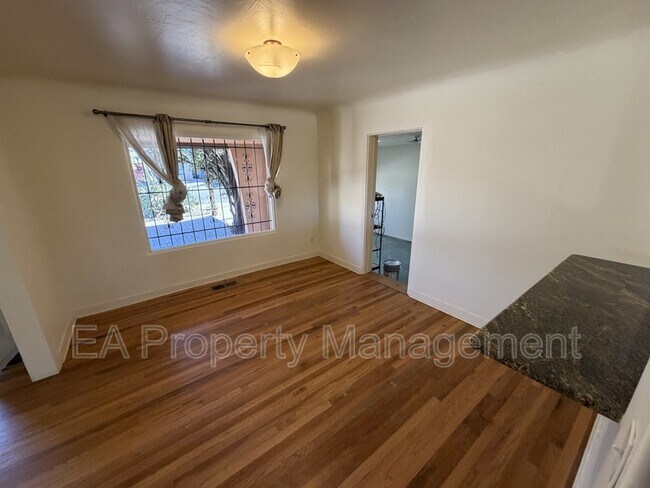 Building Photo - 921 Dartmouth Dr NE