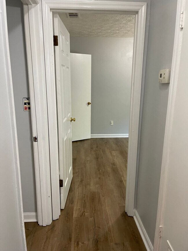 Building Photo - 2 Bedroom/ 1.5 Bathroom Duplex on Old Epps Bridge Rd!  Available early June!