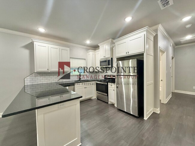 Building Photo - Tour Today! 3 Bedroom, 2 Bathroom Duplex!