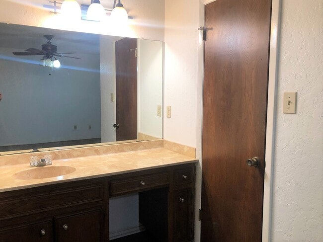 Building Photo - 6503 Hart Ln