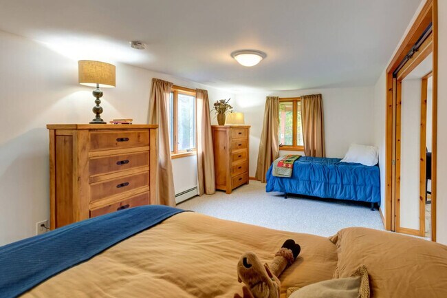 Building Photo - 525 Townsand Hollow Rd