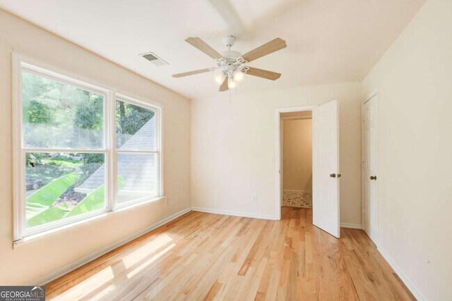 Building Photo - 2462 Empire Forest Dr