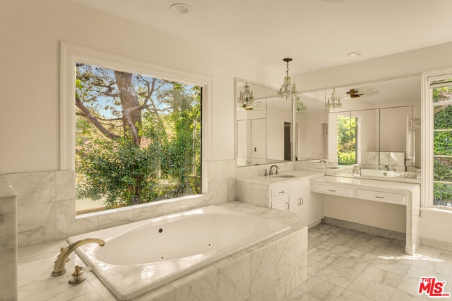 Building Photo - 353 N Gunston Dr