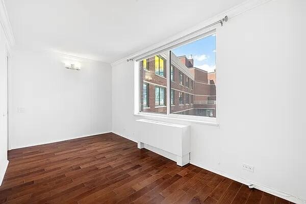 Building Photo - 275 Greenwich St