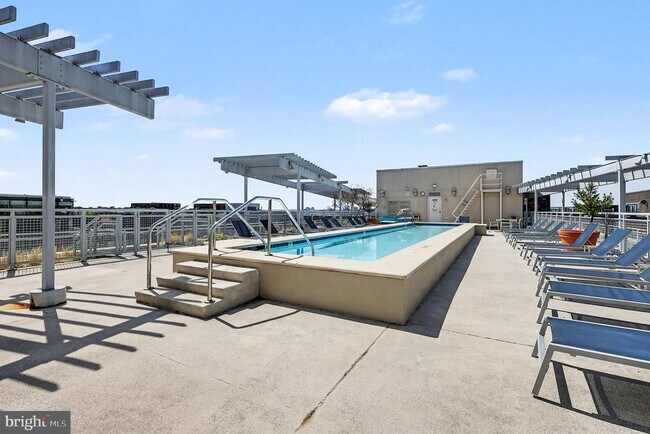 Building Photo - 1025 1st St SE