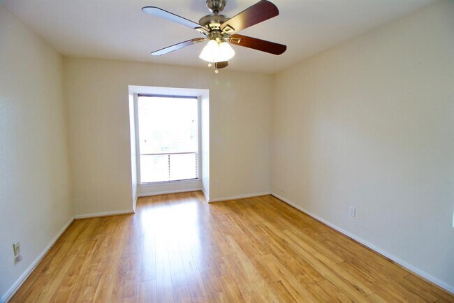 Building Photo - 5929 Queensloch Dr