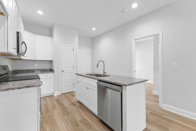Building Photo - 217 Lenox Cir