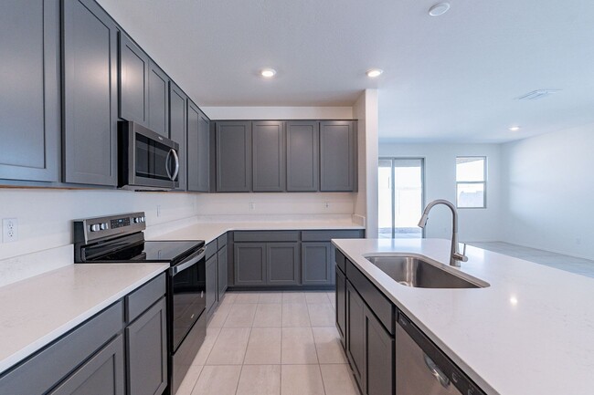 Building Photo - Modern 3-Bed + Den Home in Ventana De Estrellas