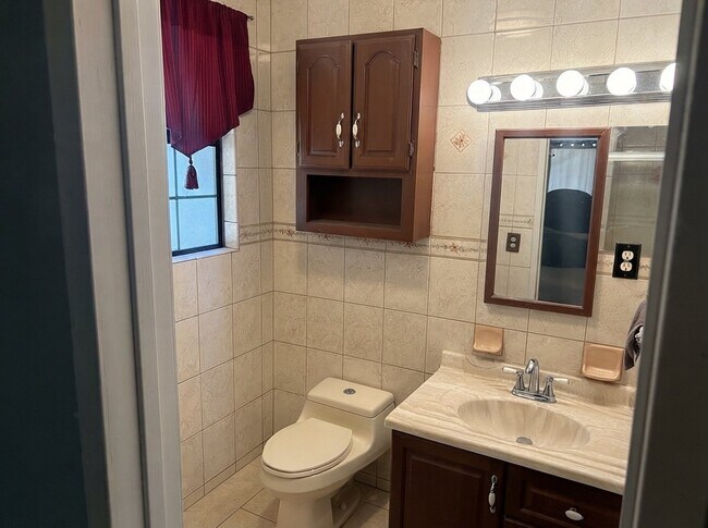 Building Photo - 7936 Dumond Dr