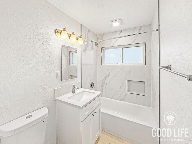 Building Photo - Charming 2BR/2BA home available in La Mesa with Large backyard!