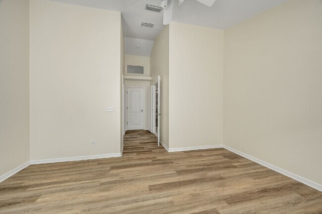 Building Photo - 4 BEDROOM POOL HOME IN SUNTREE!!!!!!!