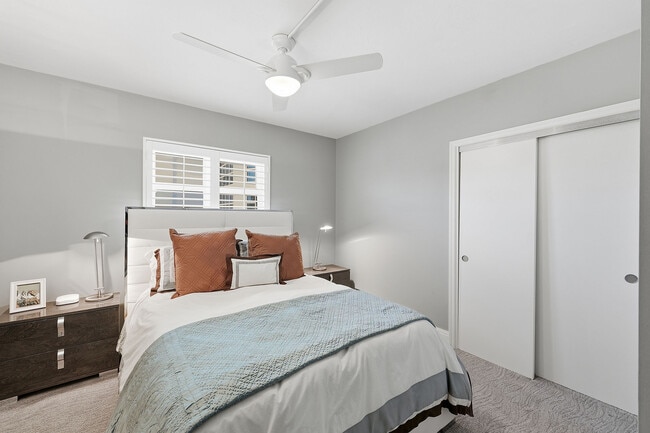 Building Photo - 8111 Bay Colony Dr