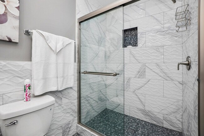 Building Photo - 8128 S King Dr