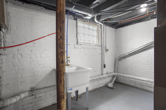 Building Photo - 2909 Fischer St