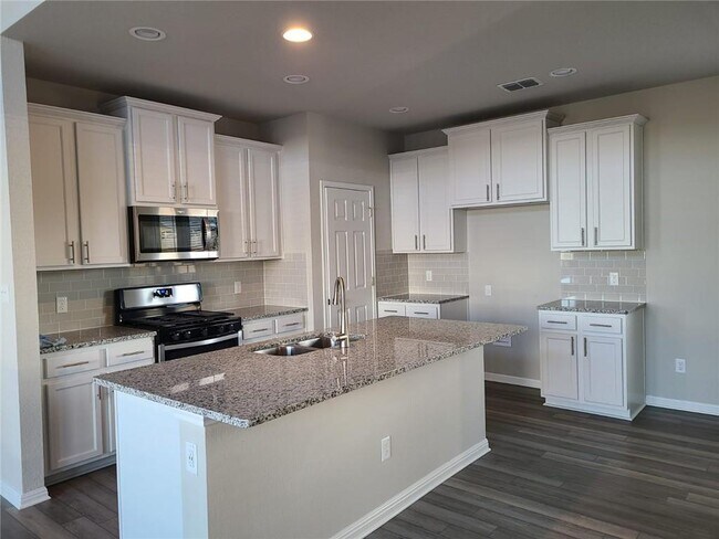 Building Photo - 3201 College Park Dr