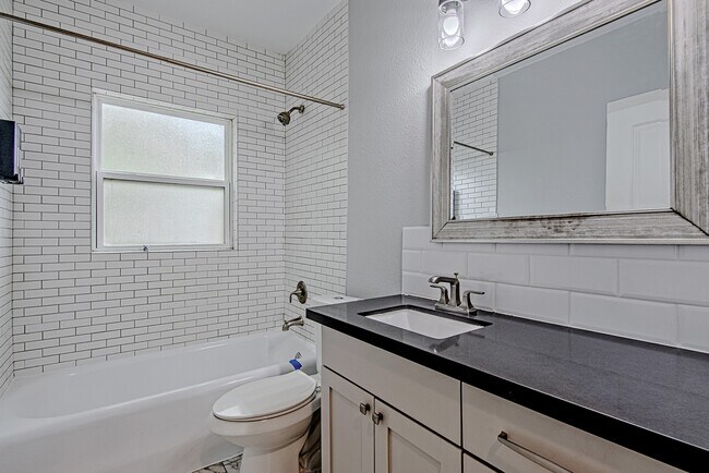 Building Photo - 2422 Truxillo St