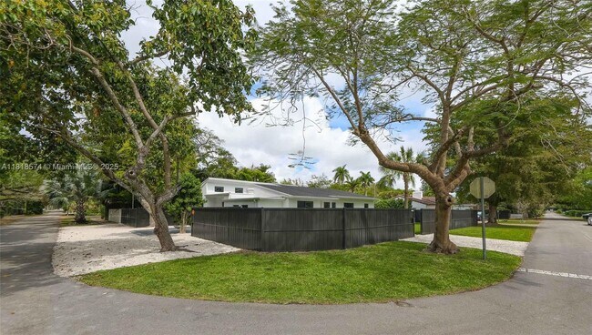 Building Photo - 5895 SW 50th Terrace