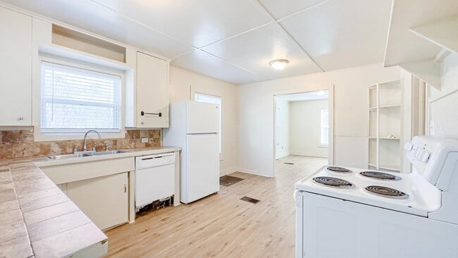 Building Photo - 712 US-190