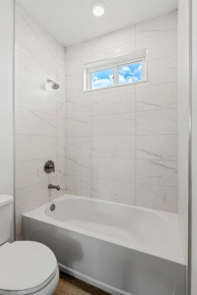 Building Photo - COLLEGE PARK EXECUTIVE HOME