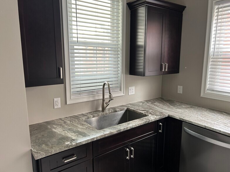 Building Photo - 4054 Howley St