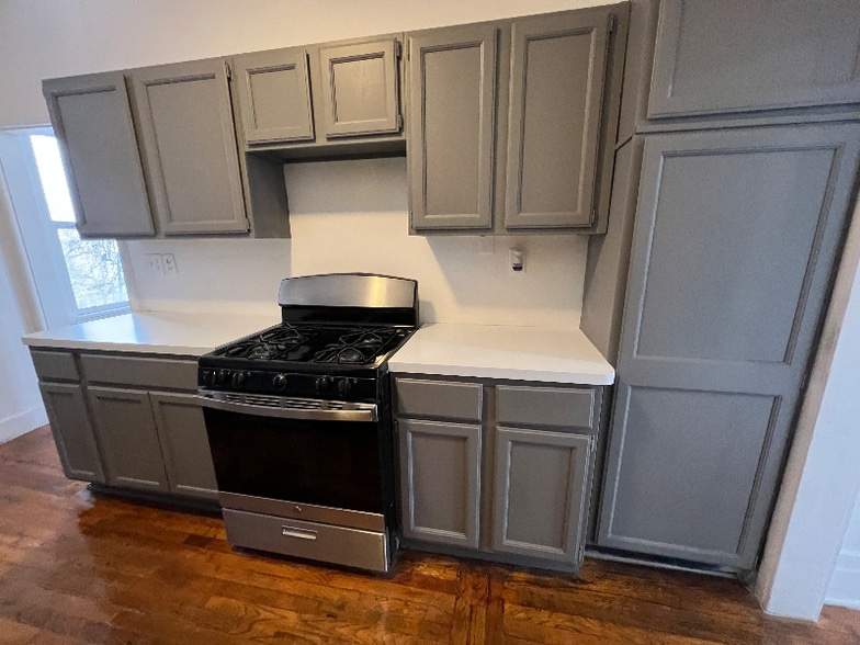 Building Photo - 194 Main St