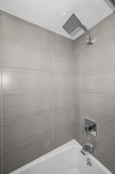 Building Photo - 1387 Hill Dr