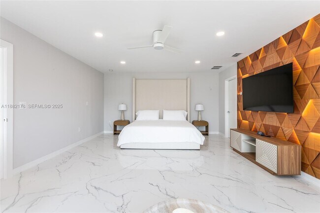 Building Photo - 21230 NE 25th Ct