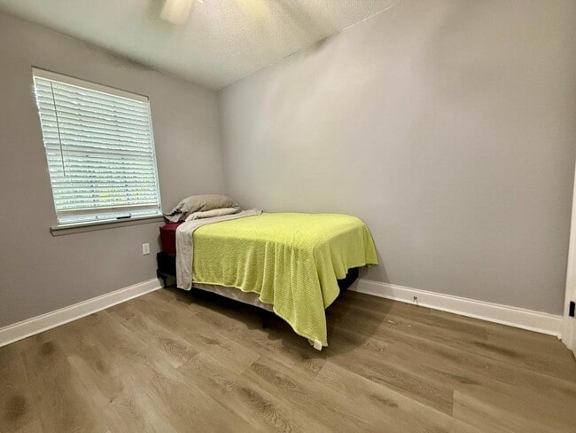 Building Photo - 306 N 40th Ave