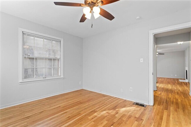 Building Photo - 914 E 32nd St
