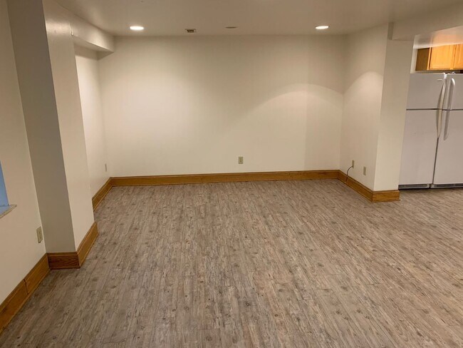 Building Photo - 609 Howard Pl