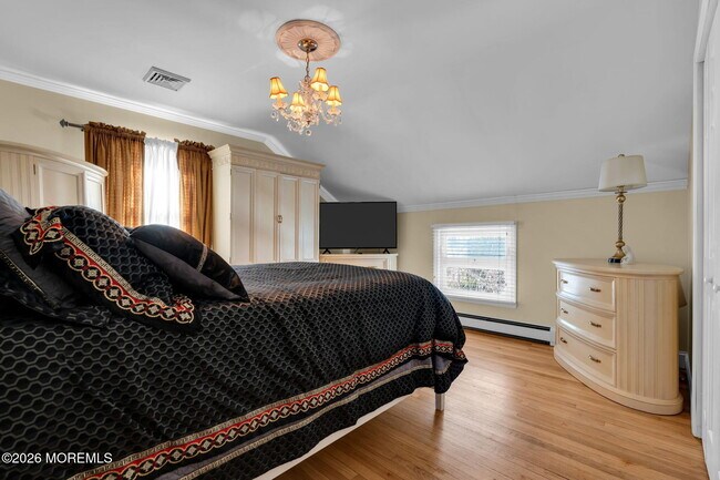 Building Photo - 506 6th Ave