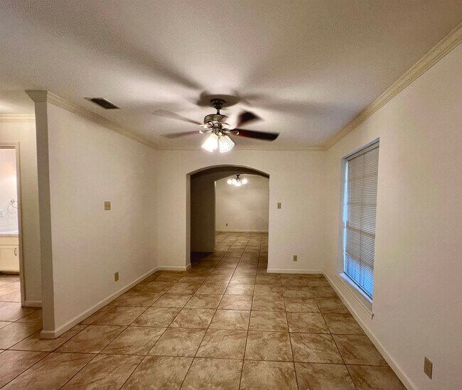 Building Photo - 601 St James Dr
