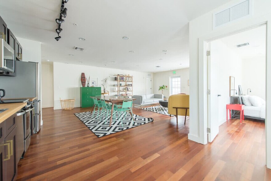 Building Photo - 747 4th St