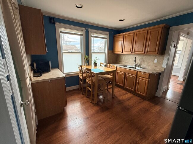 Building Photo - 624 Pine St