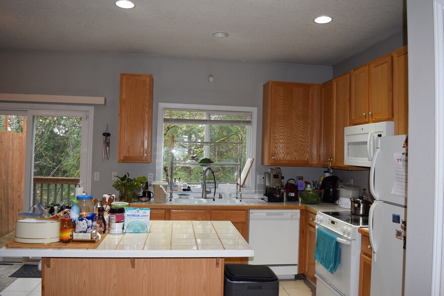 Kitchen - 7414 NE Shaleen St