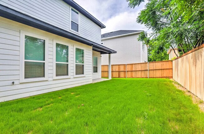 Building Photo - 3129 Rutz St