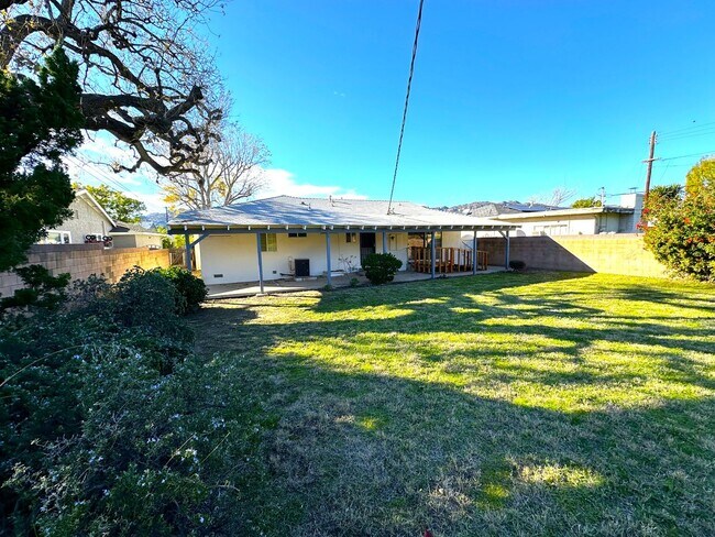 Building Photo - Modern Elegance and Tranquility: Remodeled...