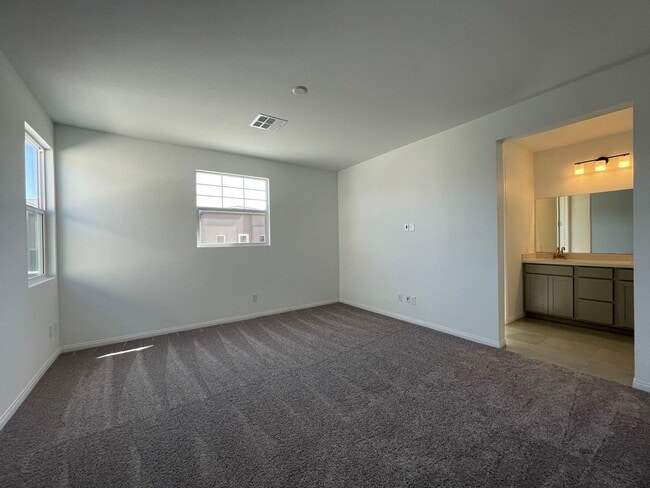 Building Photo - 3 BED 2.5 BATH 2 CAR GARAGE TOWNHOME FOR RENT IN CADENCE MASTER PLANNED COMMUNITY