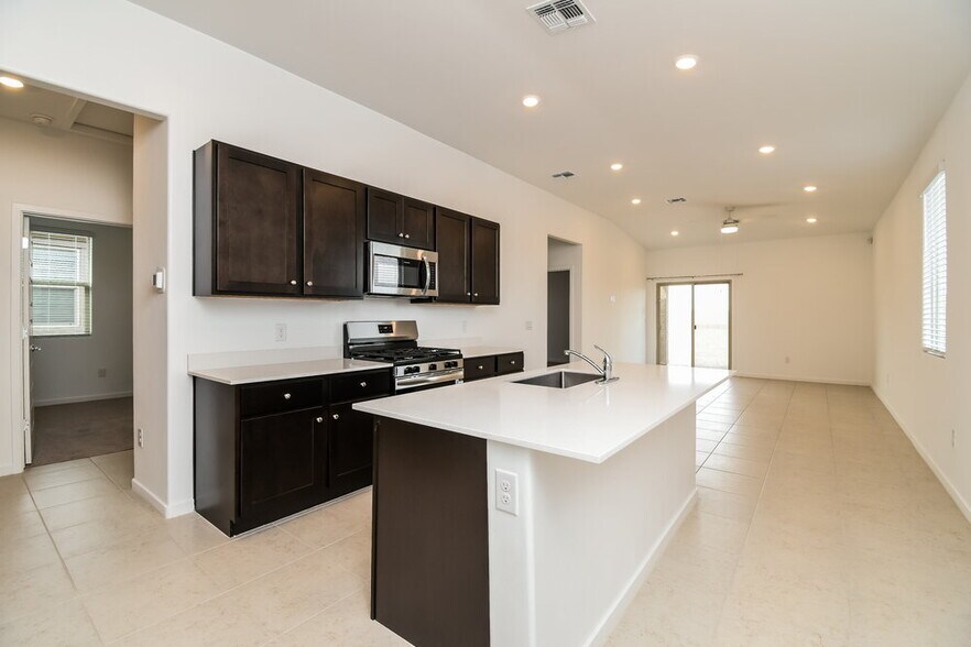 Building Photo - 10336 W Harper St