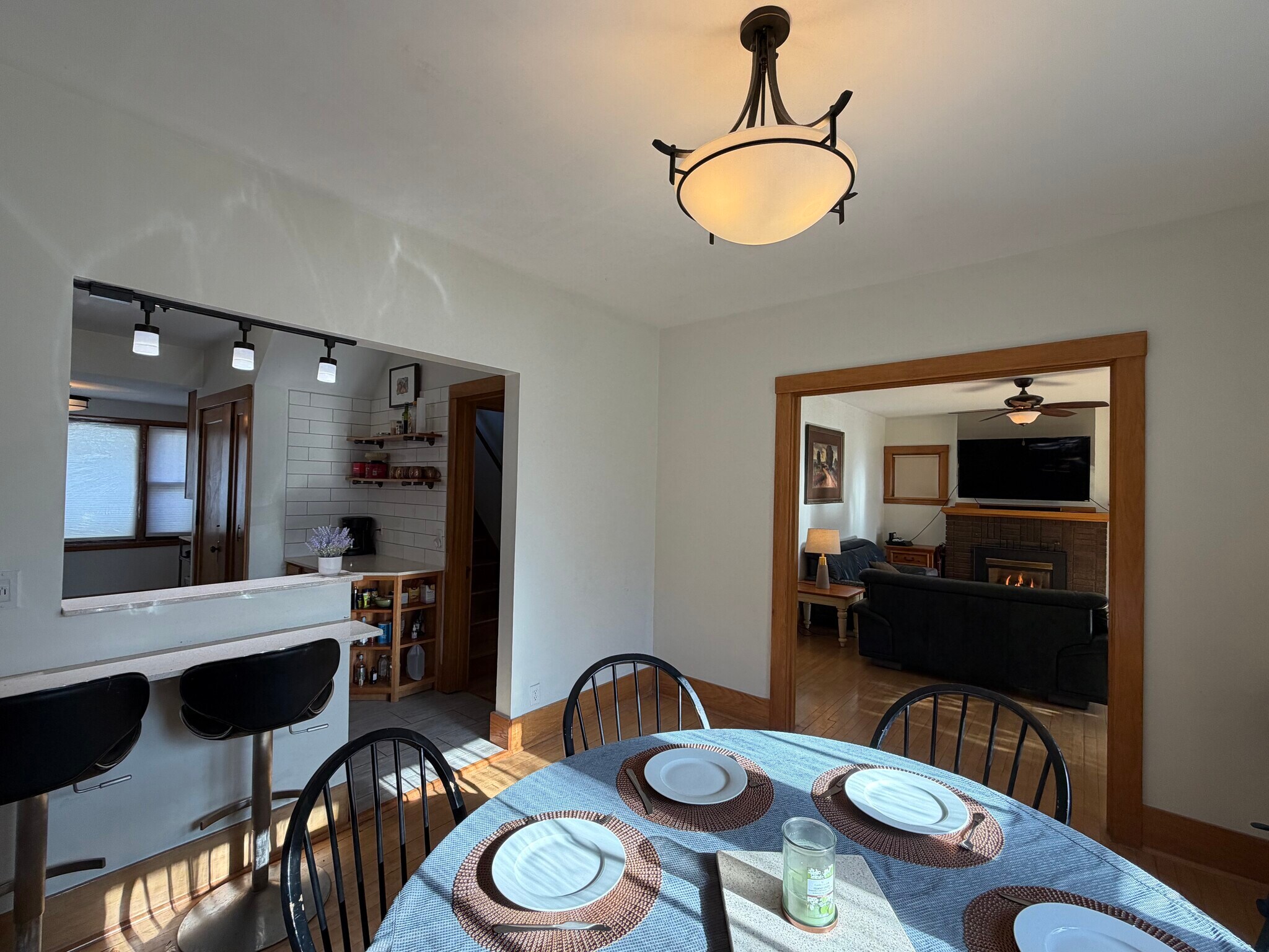 Building Photo - 18 Rustic W